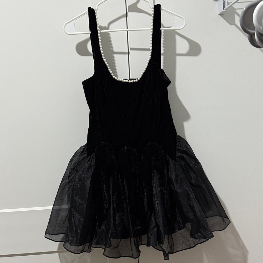 NWOT ASOS LUXE black velvet mini dress- 8